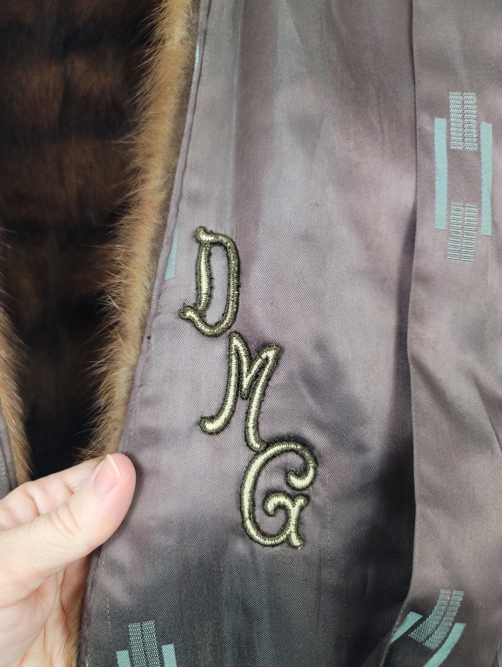 Vintage 50s Royal Furs Brown Mink Fur Stole Cross Front Capelet Shoulder Wrap - Picture 14 of 16